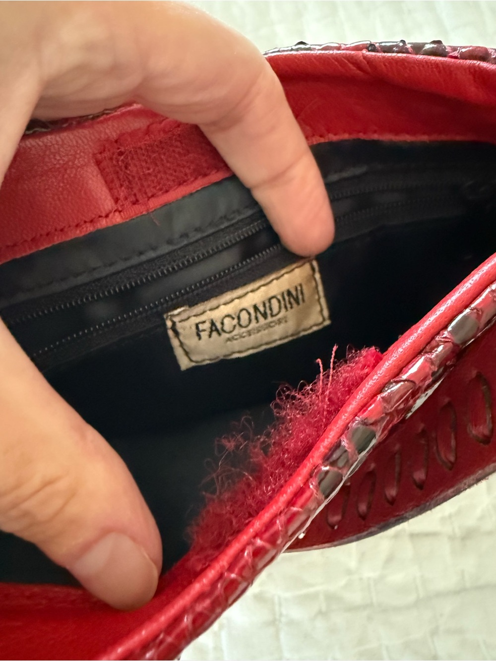 Red Python-Pattern Shoulder Bag - Picture 2 of 4